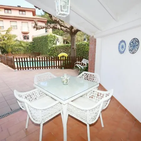 Vila Ciurana 11 Personas En 13175 Only Family Complex
